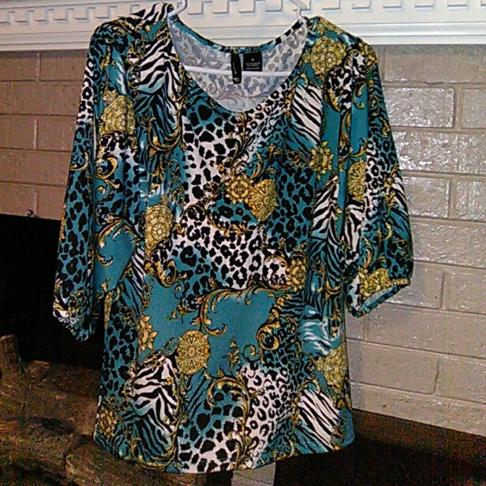 Nwt.3/4 sleeve dress top.